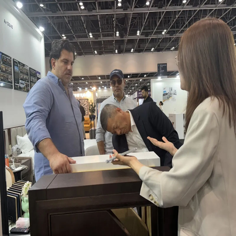 H & P Hotel Furniture Exhibition Booth는 다양한 고객 상호 작용 활동을 선보였습니다.