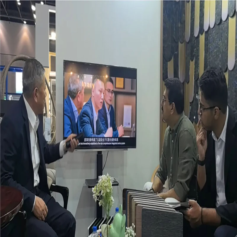 H & P의 본질과 배경의 전시장 프레젠테이션