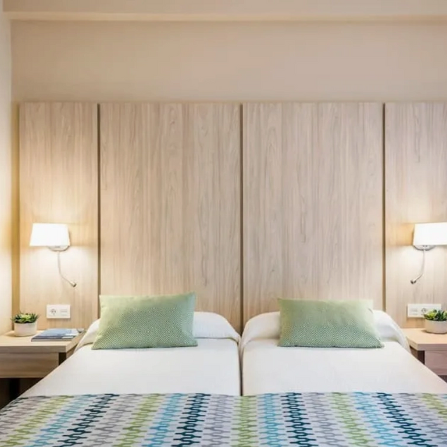 호텔 스타일 헤드 보드가있는 디럭스 나무 킹 크기의 침실 가구